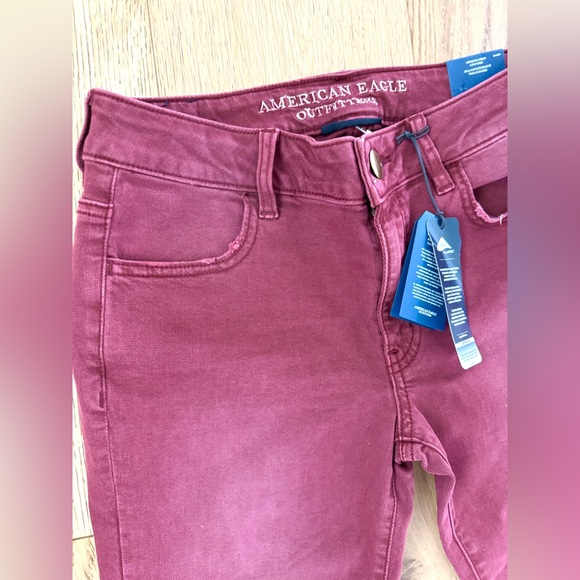 2/$15 NWT AMERICAN EAGLE Denim Jegging Crop Pants, Berry Colour, Size 8 regular - Picture 6 of 8